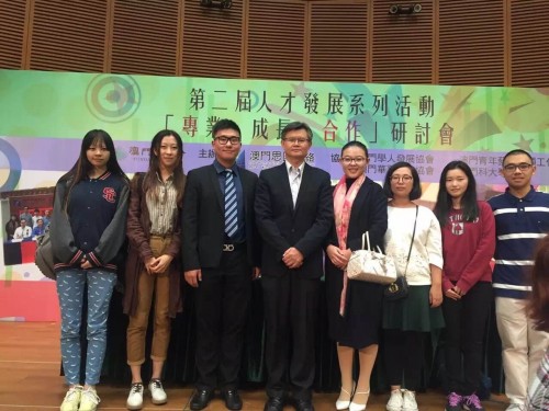 Dr. S.Y Lee (4th from left) and postgraduate students of FITM and FED at the seminar