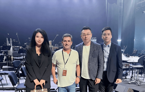 圖中由右至左依序為:澳門中樂團首席、著名二胡演奏家張悅如、上海民族樂團著名常任指揮家姚申申、葡萄牙法朵天王Camané、筆者劉沙路