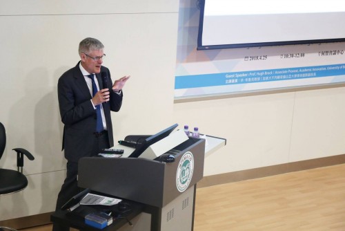 休‧布魯克教授為我校師生帶來精彩演講