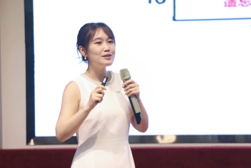 Assistant Professor Wang Zixuan of the School of Education Invited to Give Teaching Training at Dong...