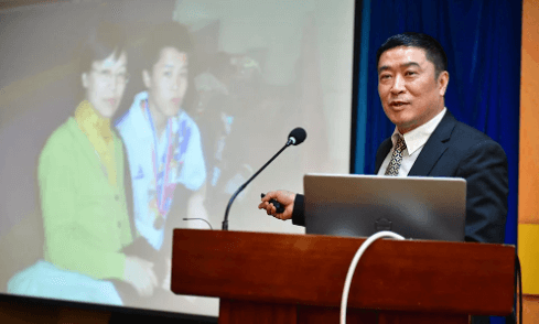 《教育的情調》作者之一，李樹英教授